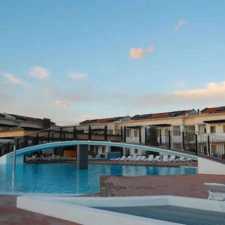 Διαμέρισμα Soak Up The Sun In Poolside Flat *