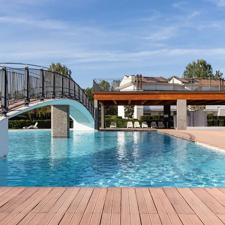 Pool-view Flat With Fenced Garden Daire Bibione