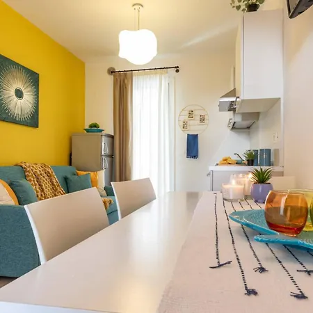 Soak Up The Sun In Poolside Flat * Μπιμπιόνε