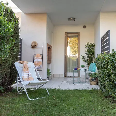 Soak Up The Sun In Poolside Flat * ביביונה