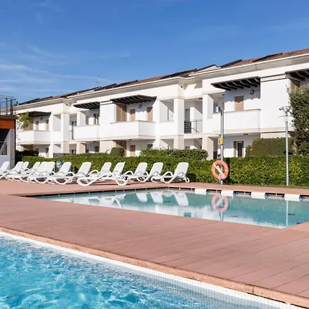 Soak Up The Sun In Poolside Flat Διαμέρισμα Μπιμπιόνε